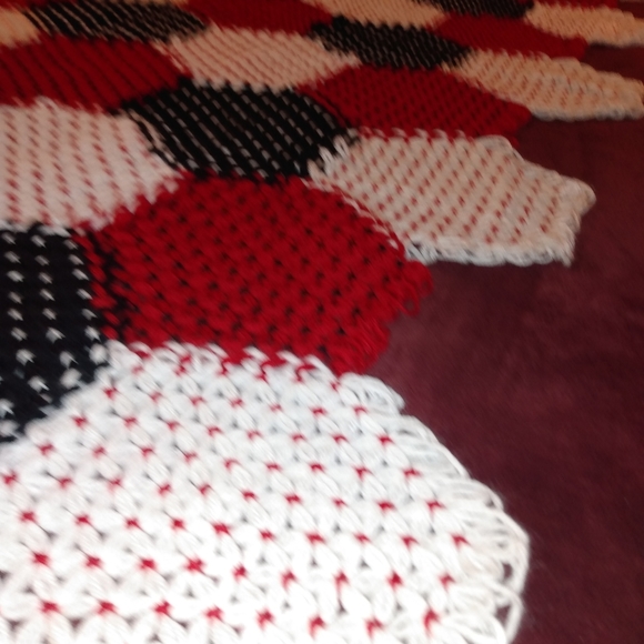 Afghan red white and black hexagon - Picture 4 of 9